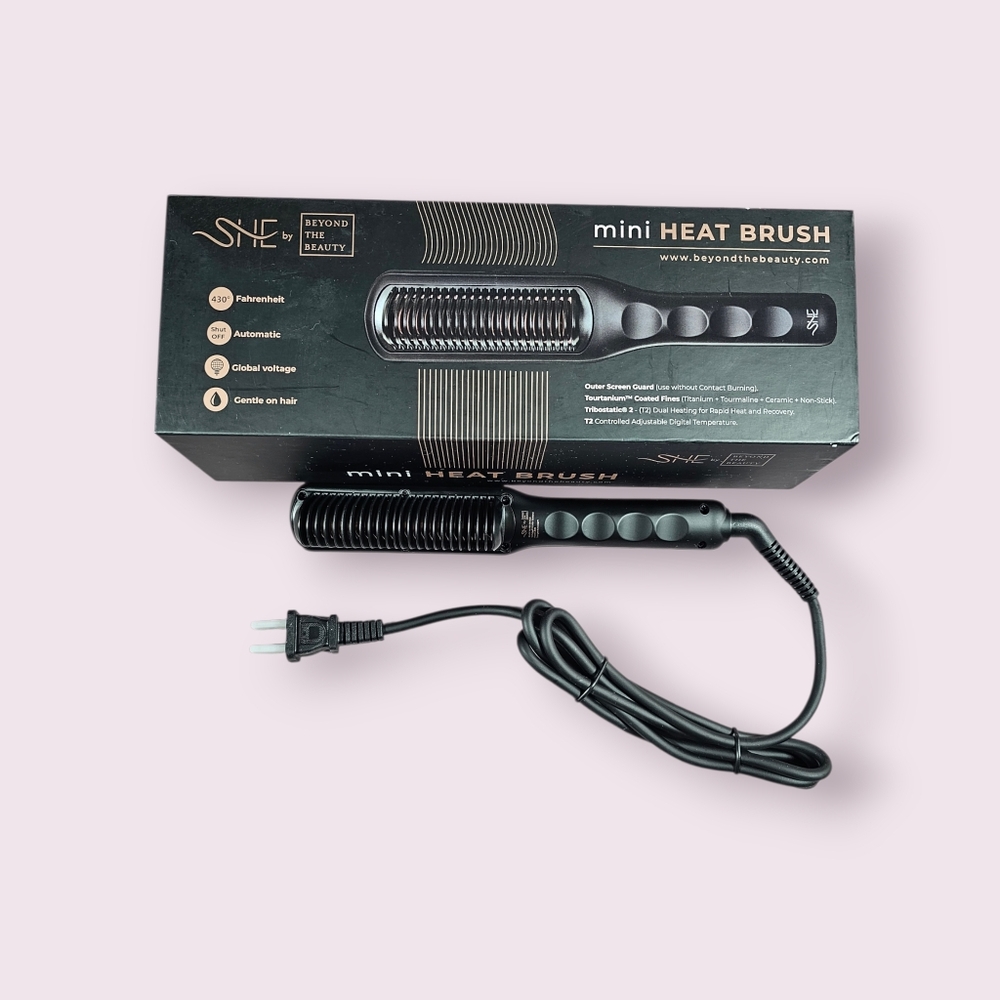 She By Beyond Beauty Black Mini Ceramic Heat Brush (Never Been Used Retail 299)